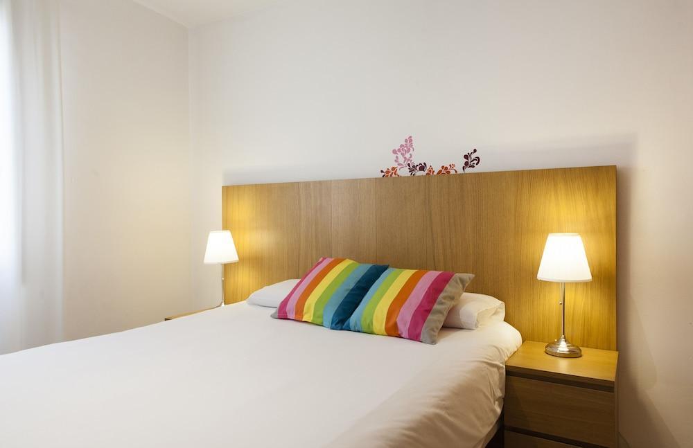 Las Ramblas Pasaje Bacardi Apartments Barcellona Esterno foto